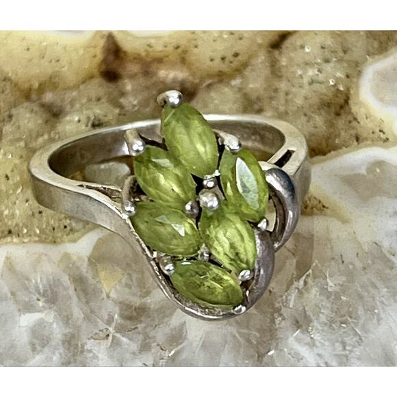 Unbranded Jewelry - Vintage Sterling Silver Peridot Marquise Cluster Cocktail Ring Size 6